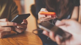 ショートドラマとは?Z世代に人気の理由やビジネスモデル、成功事例を紹介