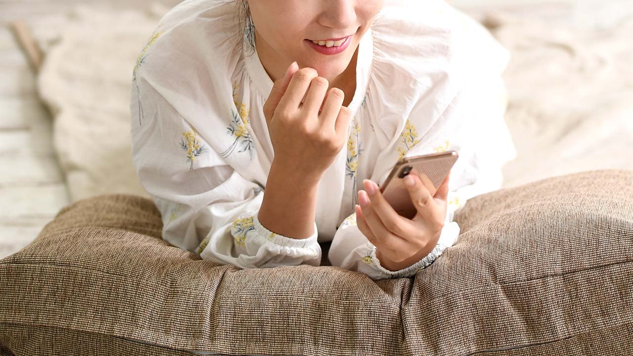 young-asian-woman-using-smart-phone-1
